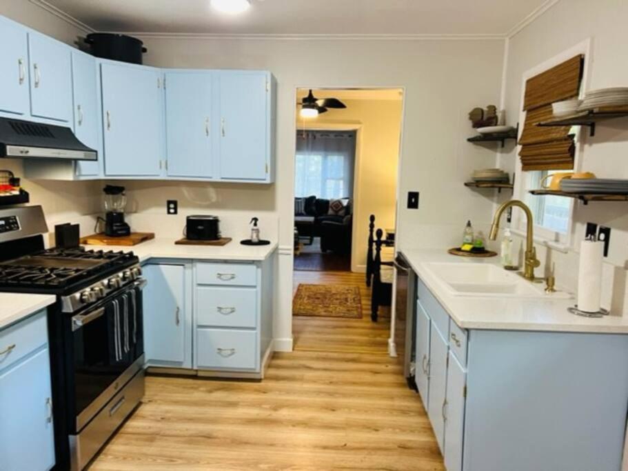 Mountain Lake Retreat - Hot Tub, Lake, Fire Pit, Wineries, Restaurant Харпърс Фери Екстериор снимка