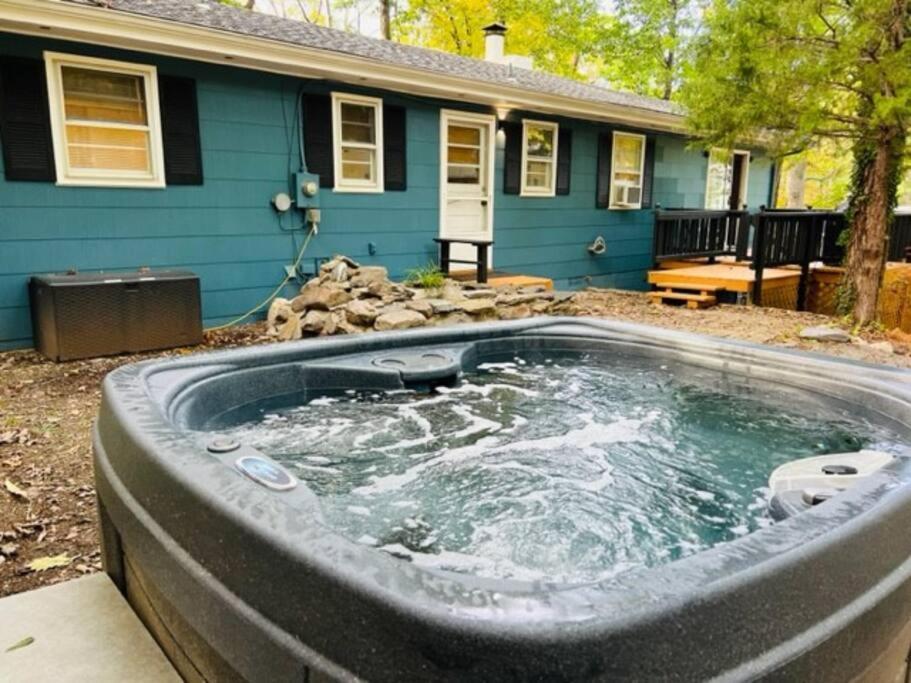 Mountain Lake Retreat - Hot Tub, Lake, Fire Pit, Wineries, Restaurant Харпърс Фери Екстериор снимка