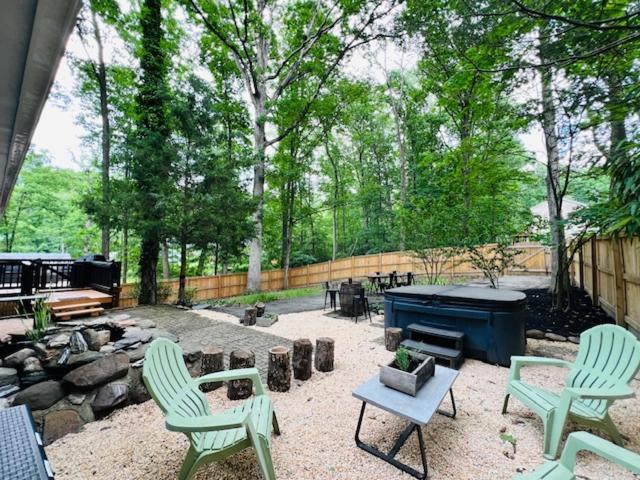 Mountain Lake Retreat - Hot Tub, Lake, Fire Pit, Wineries, Restaurant Харпърс Фери Екстериор снимка